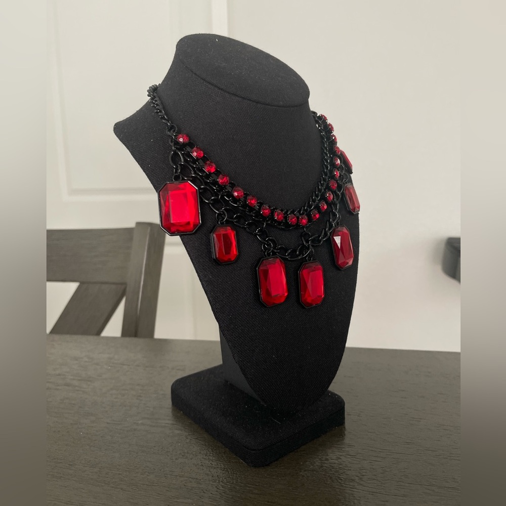 Gorgeous Statement Necklace | Red and Black
